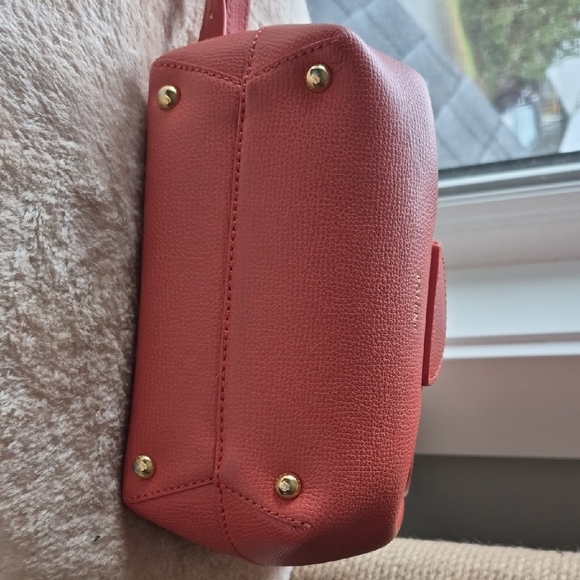 Elegant Red Leather Handbag - Picture 3 of 6